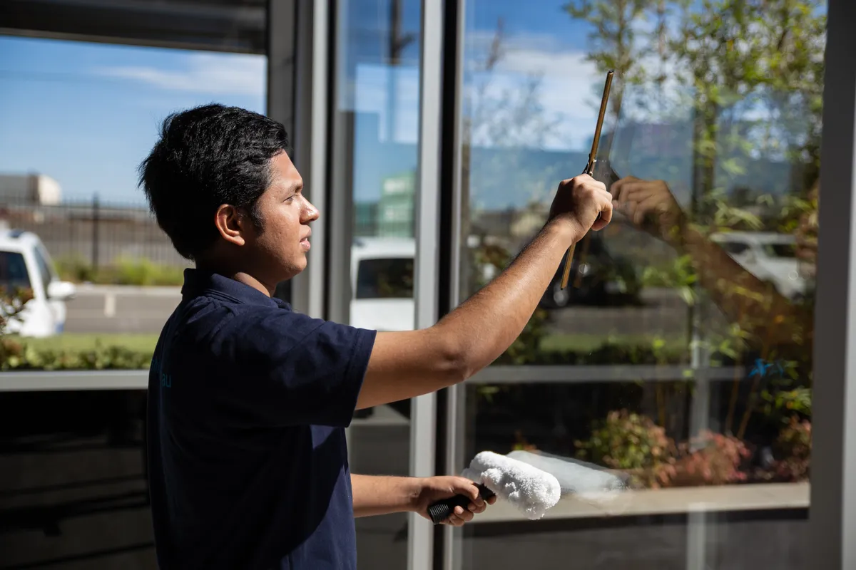 Window Cleaning by Star Shining